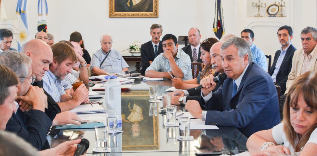 Morales se reunió con el COE para definir la etapa de reparación de Volcán.