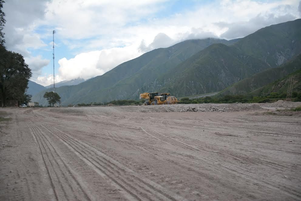 Merced a las favorables condiciones climáticas, la extracción de barro y basura avanza a ritmo sostenido en Volcán.