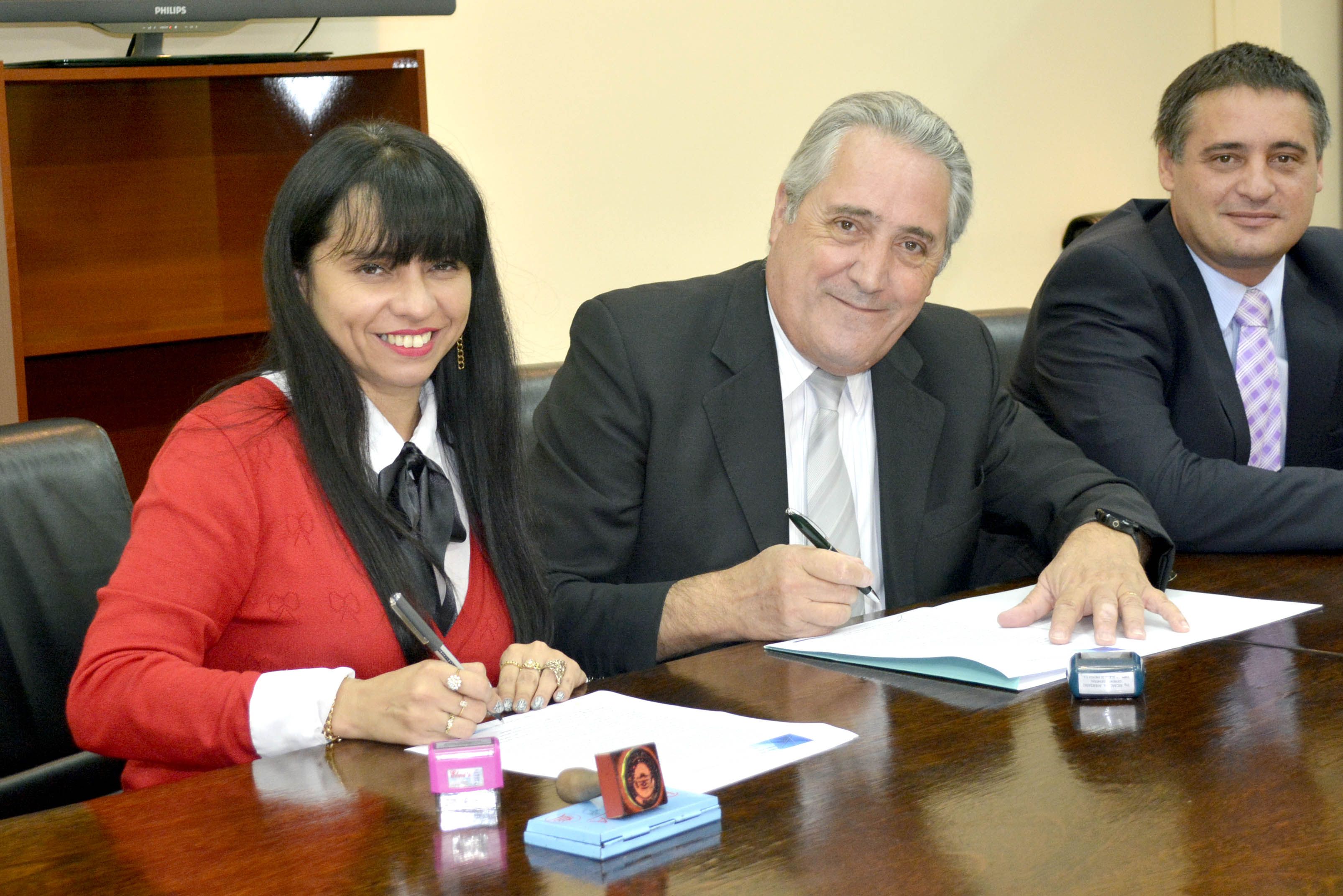 Ana Orieta de DIPEC y Ricardo Aversano de EJESA suscriben el convenio de cooperación estadistica
