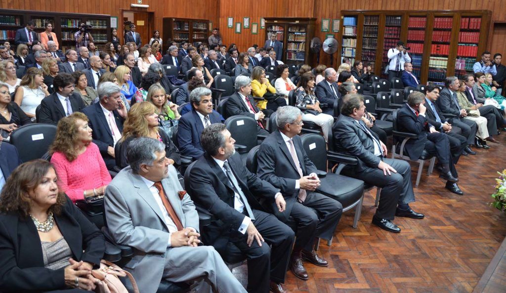 Autoridades presentes en el Salón Vélez Sarsfield.