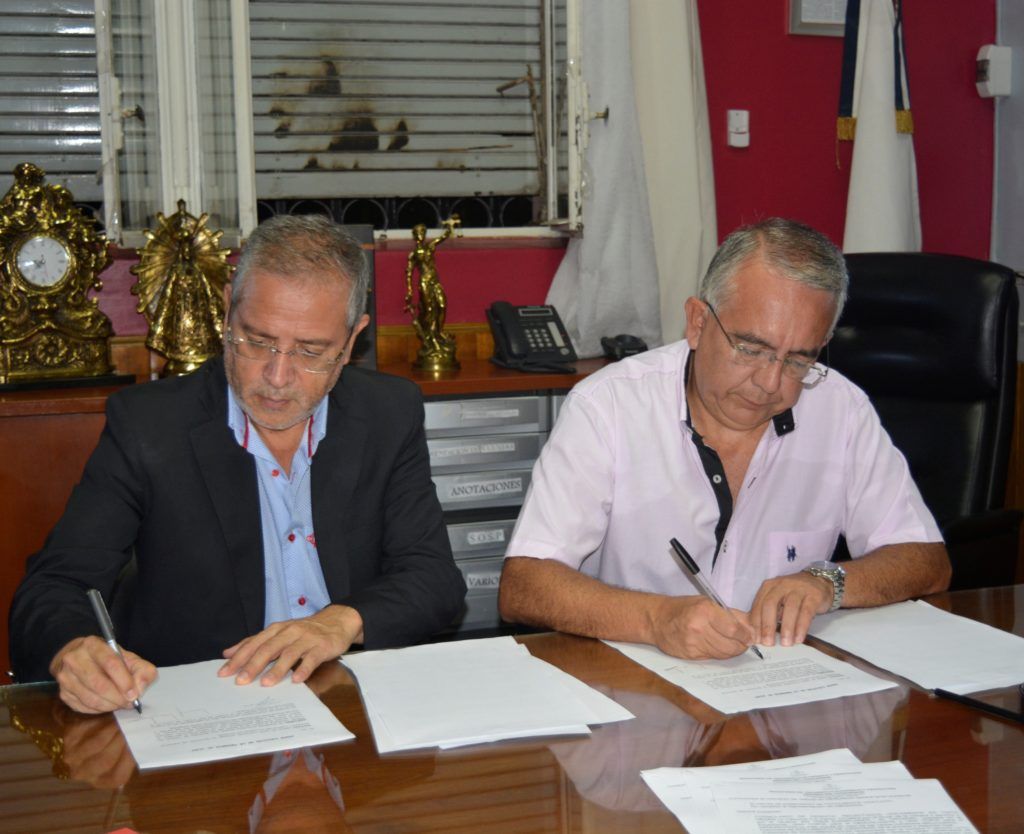 Ministro Abud Robles e Intendente Bravo firmaron la descentralización de servicios al consumidor.