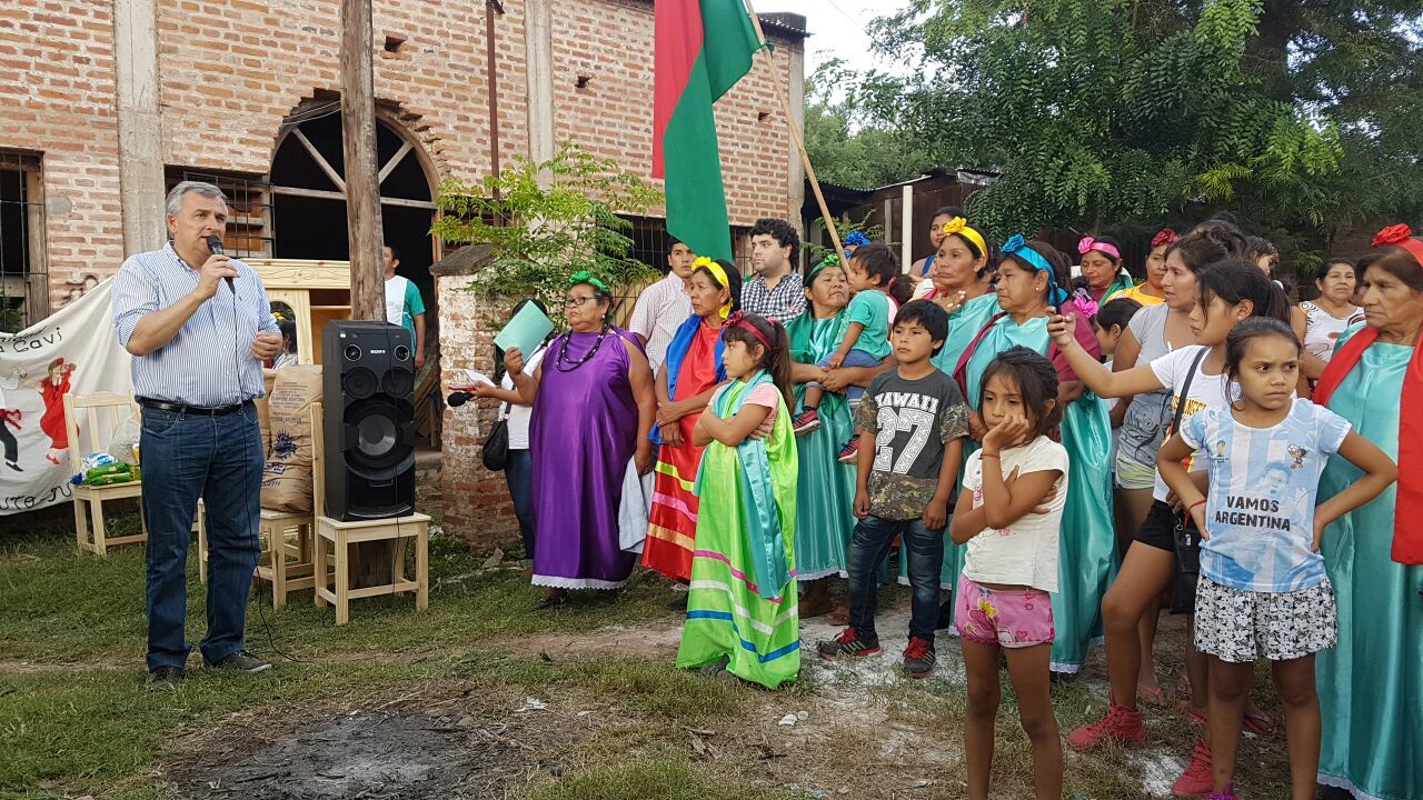 Gobernador Morales visitó Barrio Guaraní en Yuto. 