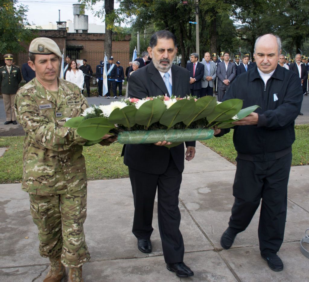 Entrega de las ofrendas florales a los Caídos en Malvinas