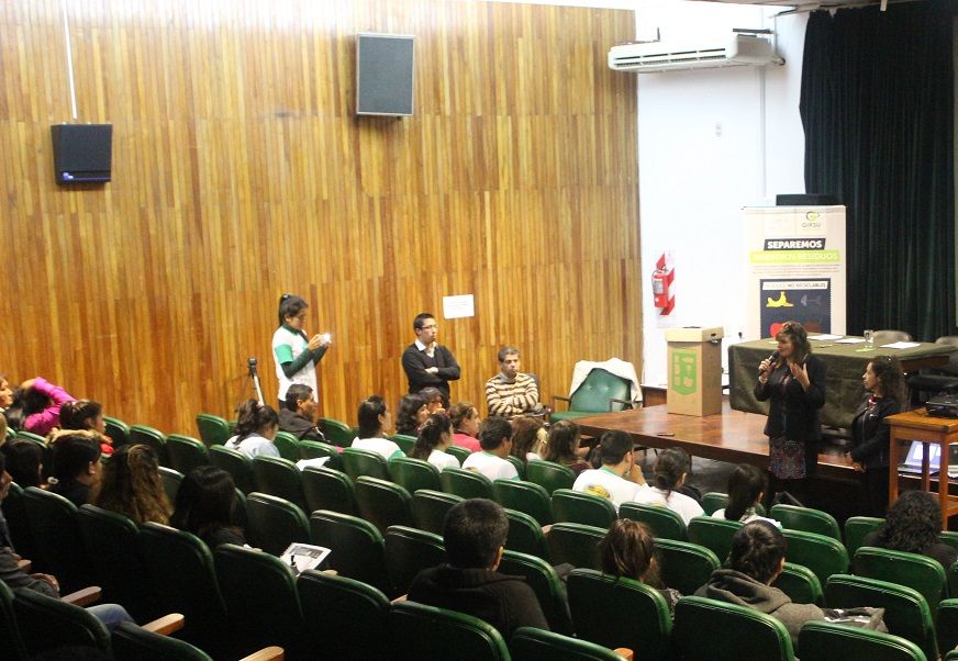 Jóvenes y adultos voluntarios se congregaron para participar del taller de “Promotores, líderes y guardianes ambientales”.