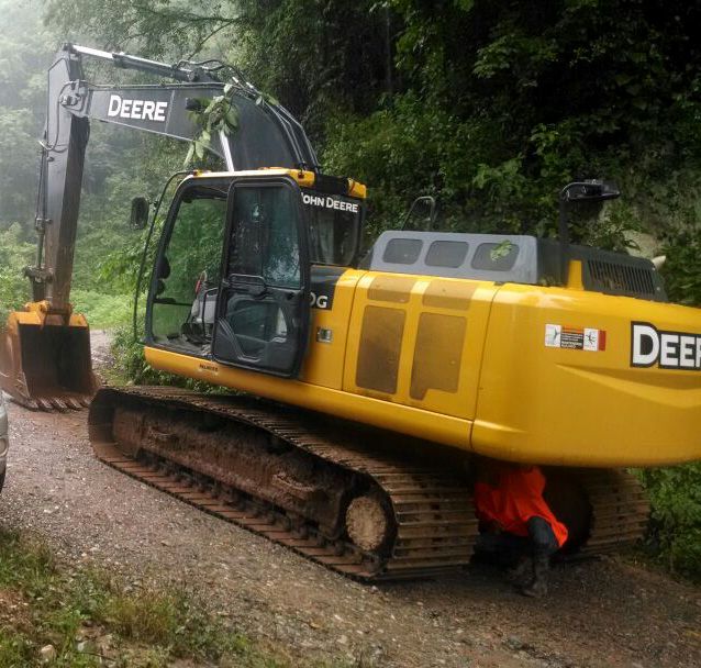 Máquinas de Vialidad de la Provincia trabajan intensamente para recuperar la transitabilidad de rutas y caminos.