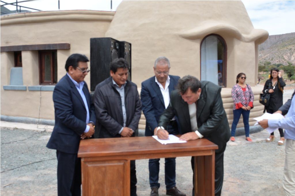 Funcionarios rubricaron convenio que generará nuevos puestos de trabajo.