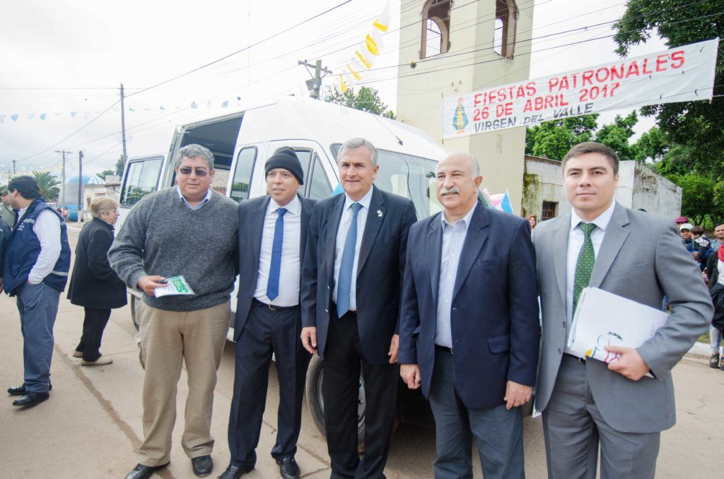 Gerardo Morales acompaño al pueblo de Palma Sola en las fiestas patronales y entrego un vehículo para el traslado de personas con capacidades diferentes