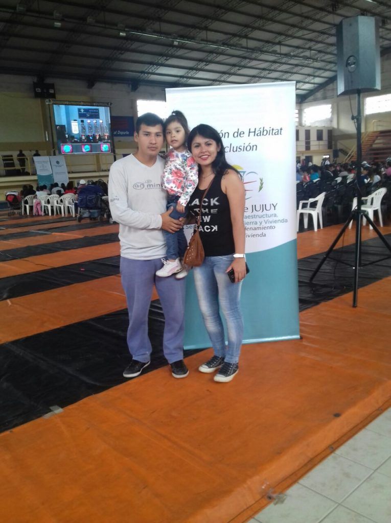 Joven familia palpaleña cuya postulación salió sorteada como preadjudicataria.