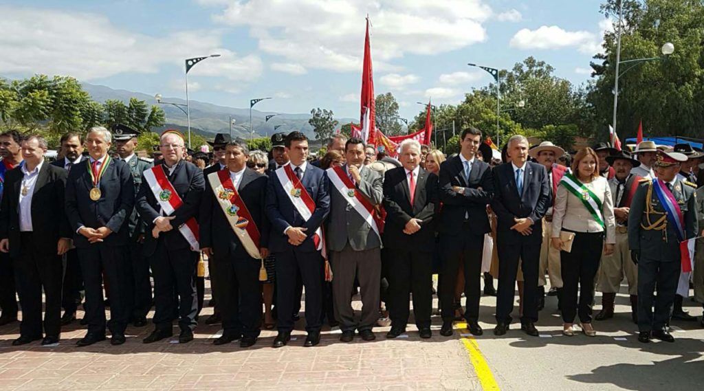 Gobernador Morales junto a otros mandatarios provinciales y regionales del ZICOSUR en Tarija.