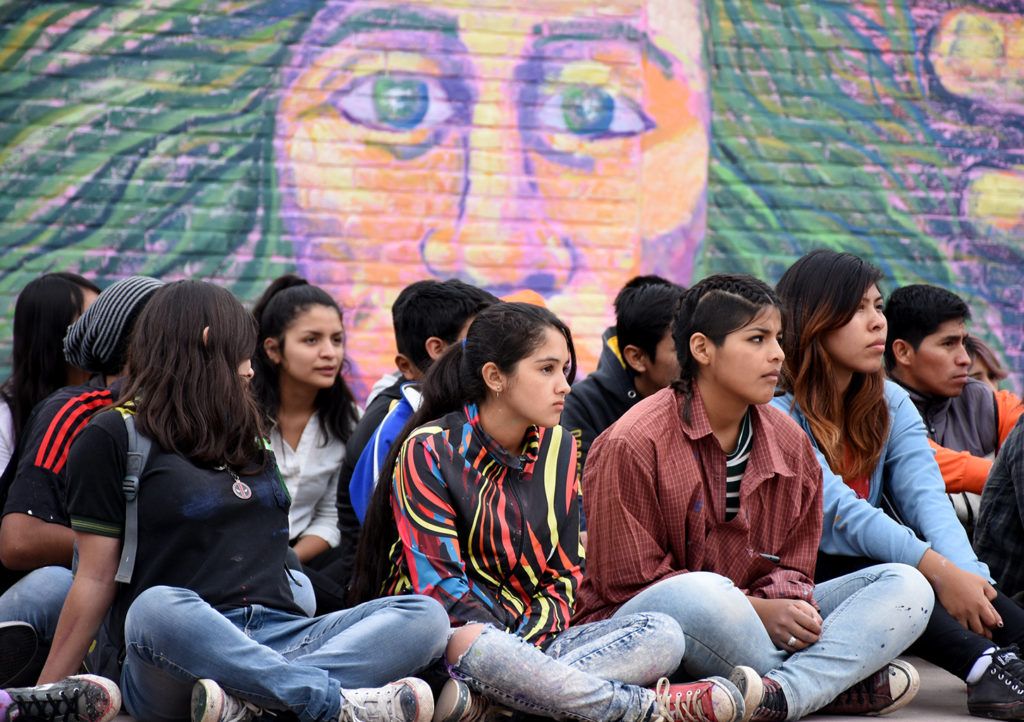 Se presentó el mural realizado por los y las alumnas de la Escuela de Comercio Nº 2 de la Ciudad Capital.