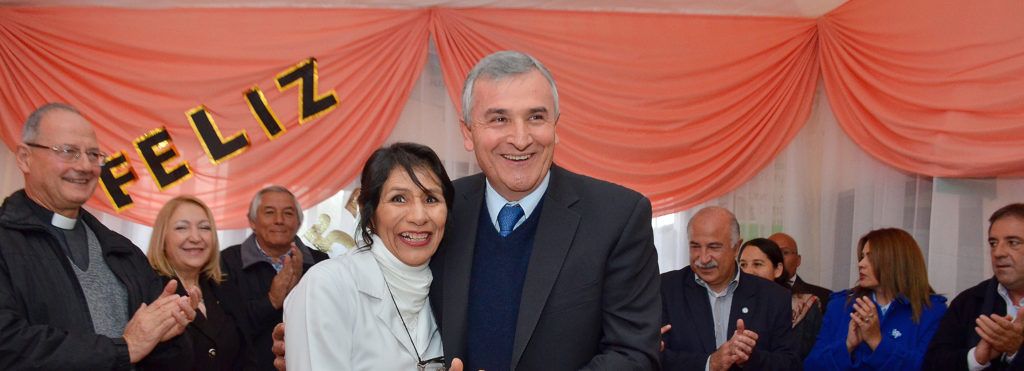 El Gobernador y funcionarios en el acto del 57 aniversario del Hospital Arturo Zabala de la cuidad de Perico.