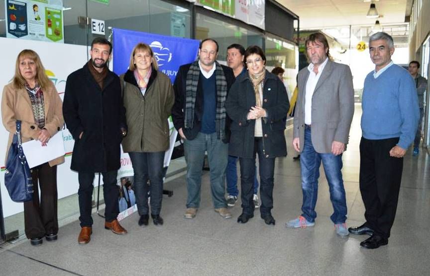 También estuvieron presentes en la entrega autoridades de la Dirección Provincial de Transporte Educativo, que está a cargo del BEGUP.