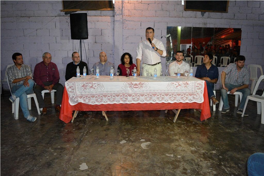Funcionarios de la Provincia y referentes de Coto, dialogaron con productores de Aguas Calientes. 
