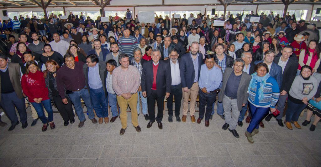 Morales encabezó la entrega de subsidios a emprendedores de toda la provincia