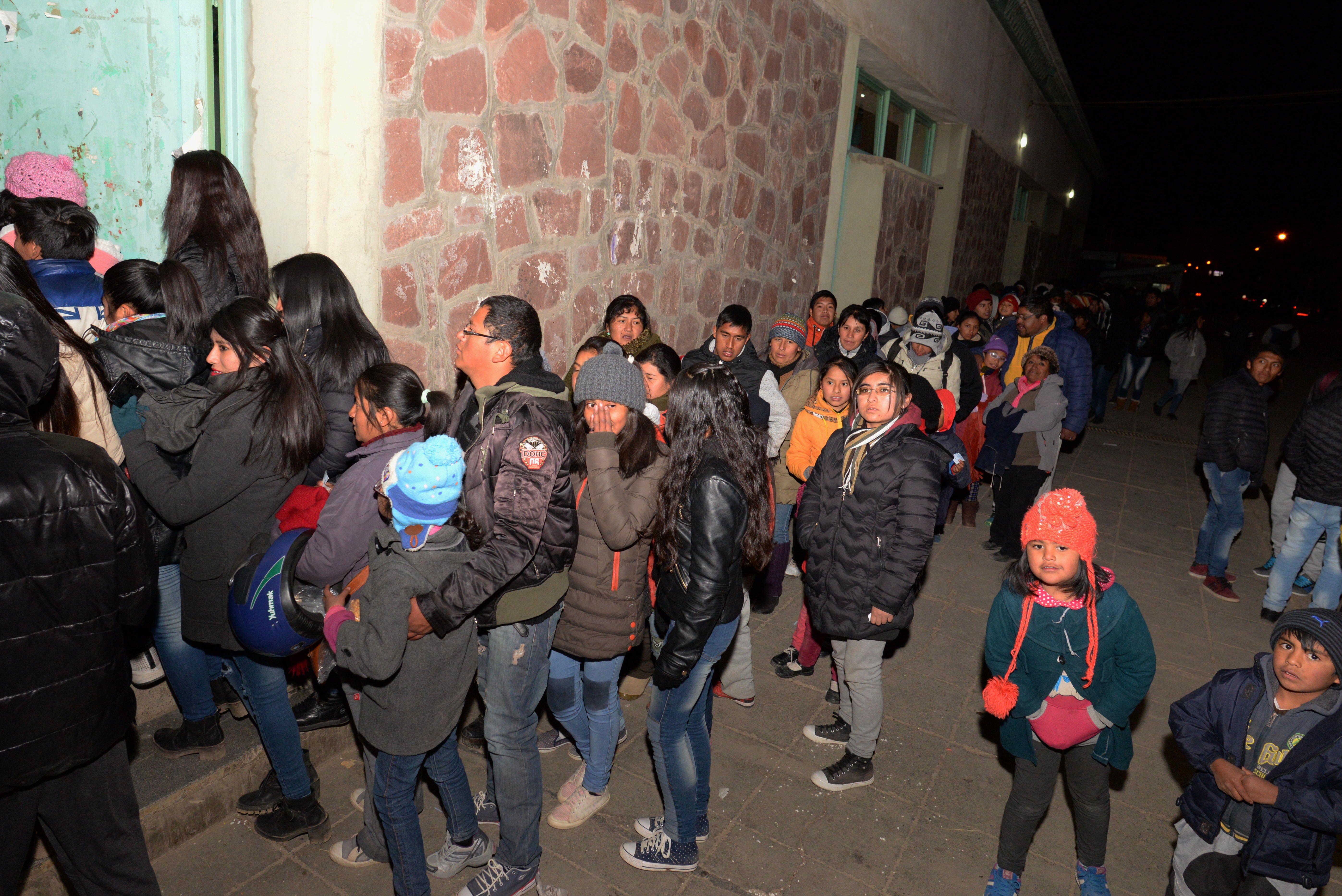 Numeroso público asistió a la primera función por lo cual se habilito una segunda presentación