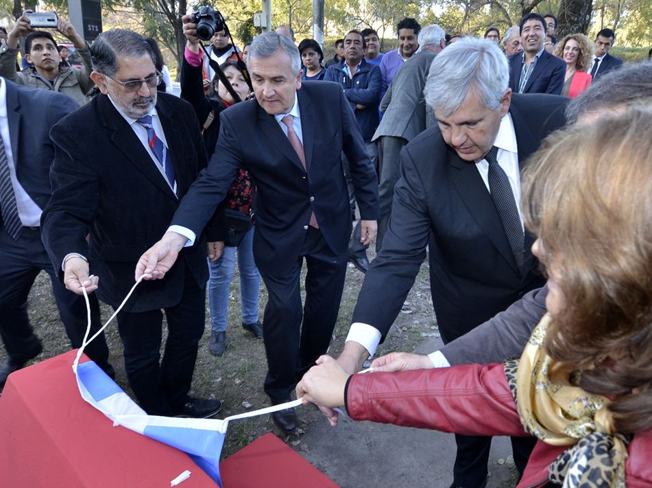 En la ocasión se descubrió una placa alusiva.