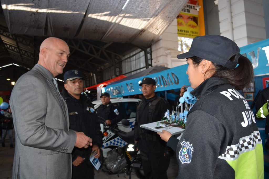 Ministro Meyer encabezó la apertura de la muestra que se realiza en la ex Estación de trenes.
