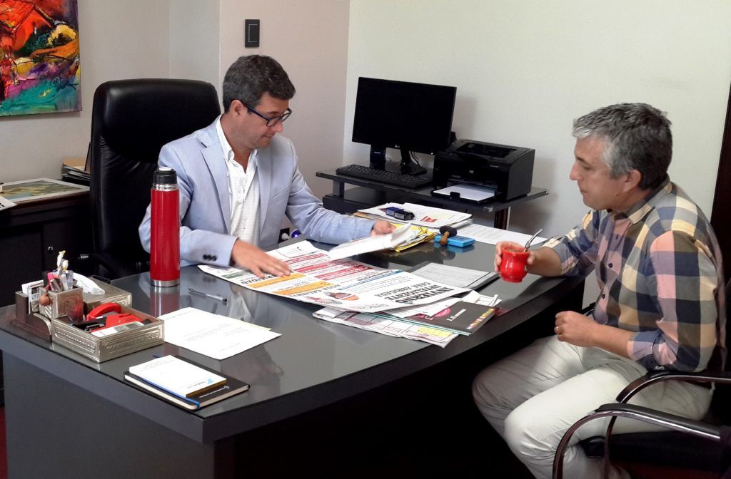 Muchos municipios también recibieron las piezas gráficas, que se distribuyeron en oficinas públicas.