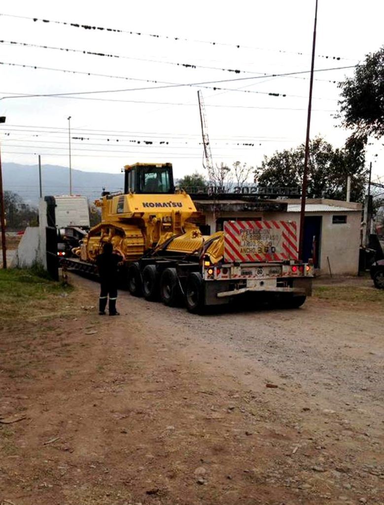 La llegada de la maquinaria al predio de C°Las Rosas se dio junto a capacitaciones para operarios y talleristas.