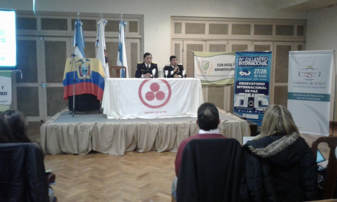 Policías jujeños distinguidos en el IV Encuentro Internacional de Paz .