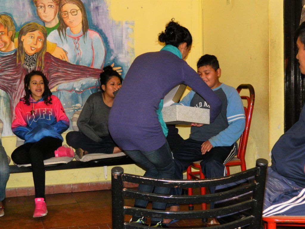 Se está capacitando sobre sexualidad y prevención de violencia a los niños, niñas y adolescentes y al personal que está a cargo de ellos.