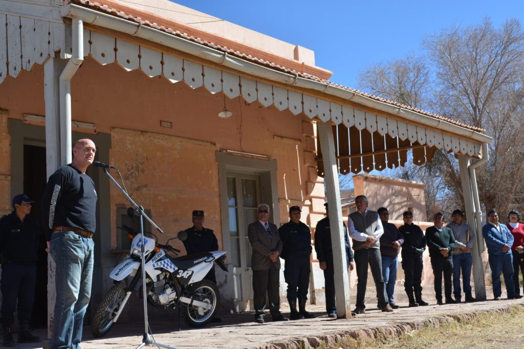 El Ministro Meyer brinda su discurso a los presentes.