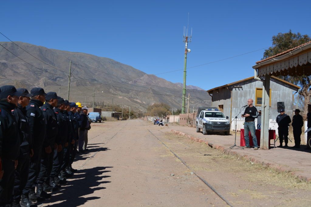 Formación policial en el acto que se concretó en Huacalera.