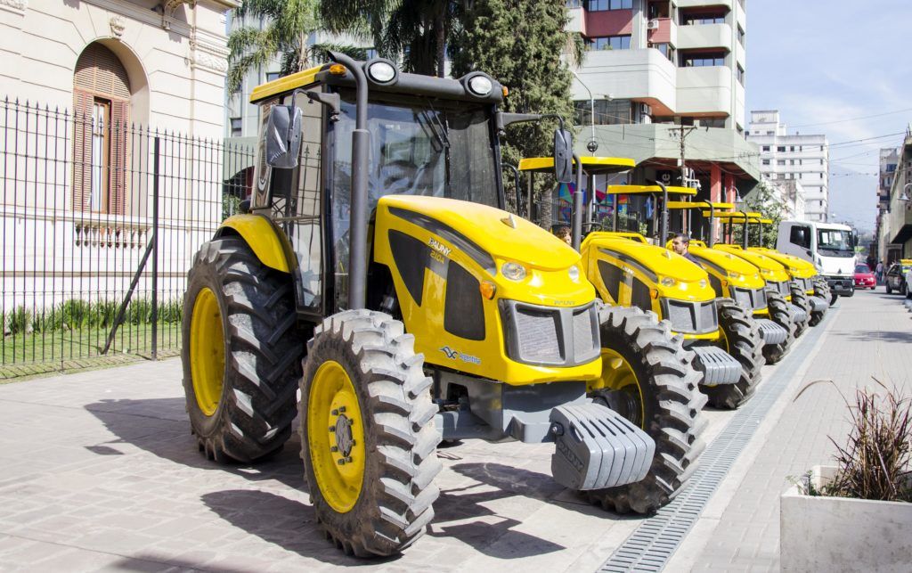 Entrega de subsidios y maquinaria para productores