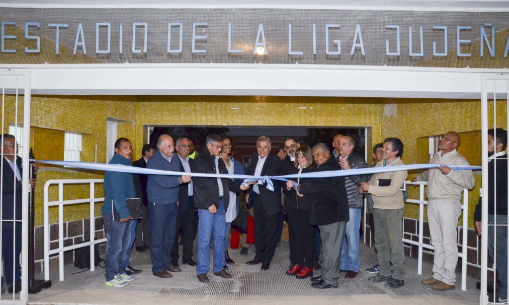 Reacondicionamiento del Estadio La Tablada y entrega de beneficios a clubes deportivos