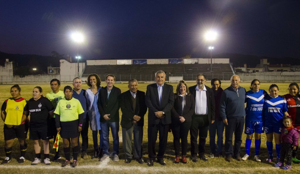 Reacondicionamiento del Estadio La Tablada y entrega de beneficios a clubes deportivos
