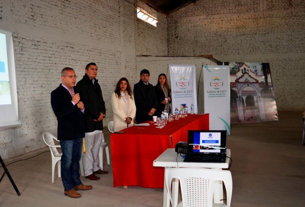 Ministro y diputada Martínez encabezaron asesoramiento a emprendedores