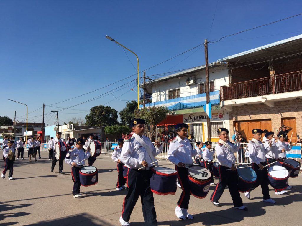 Tradicional desfile por las calles de Libertador.