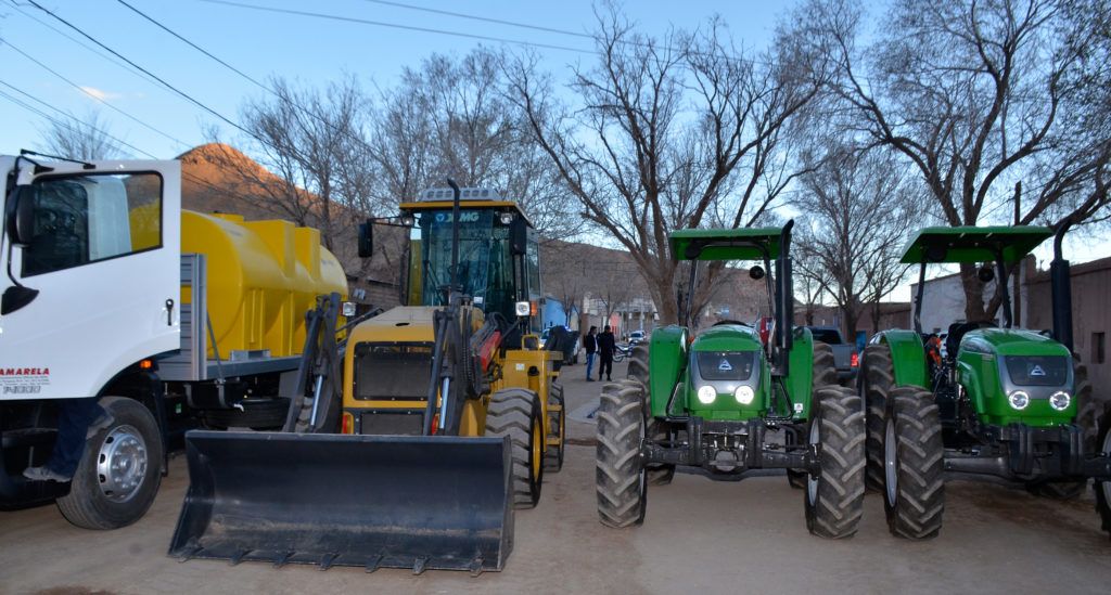 El Gobernador Gerardo Morales, entrega de maquinarias en Susques.