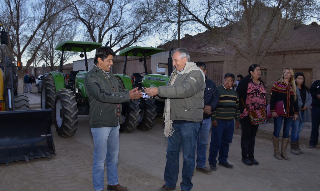 El Gobernador Gerardo Morales, entrega de maquinarias en Susques.