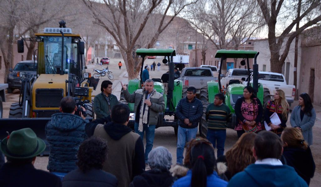 El Gobernador Gerardo Morales, entrega de maquinarias en Susques.