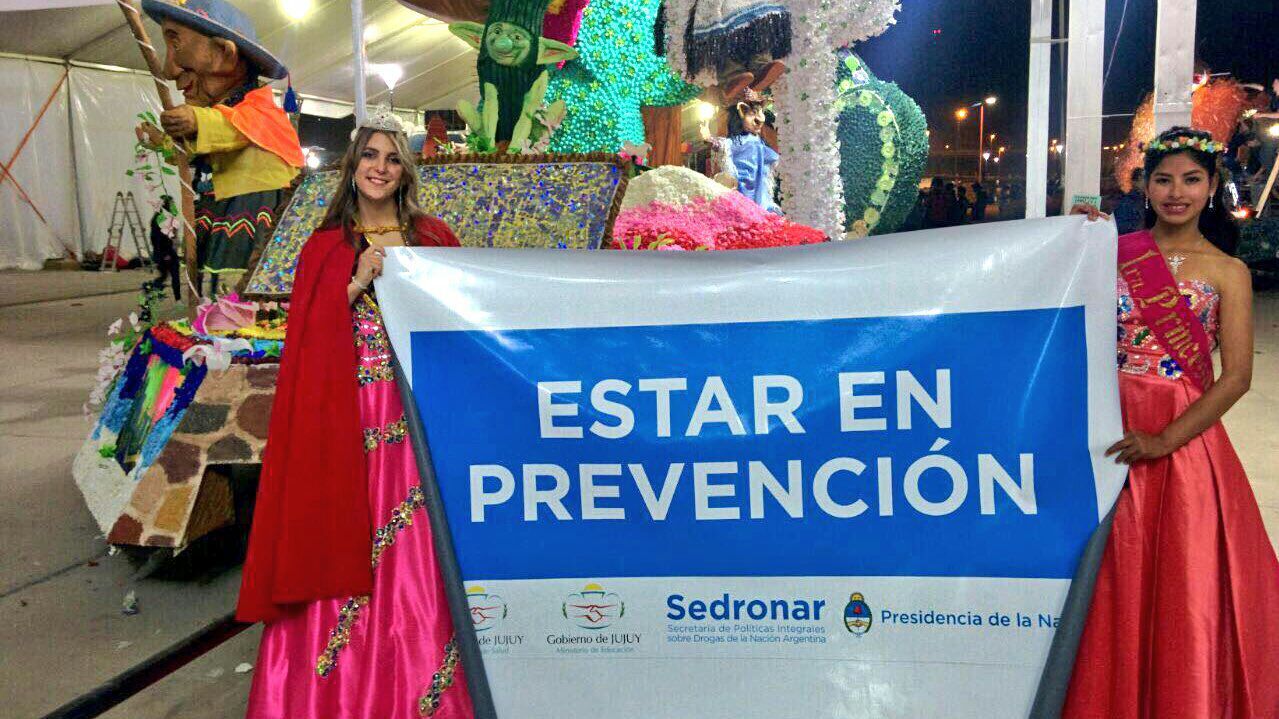 Jovenes de Tilcara mostraron su proyecto comunitario en el primer Desfile de Carrozas.