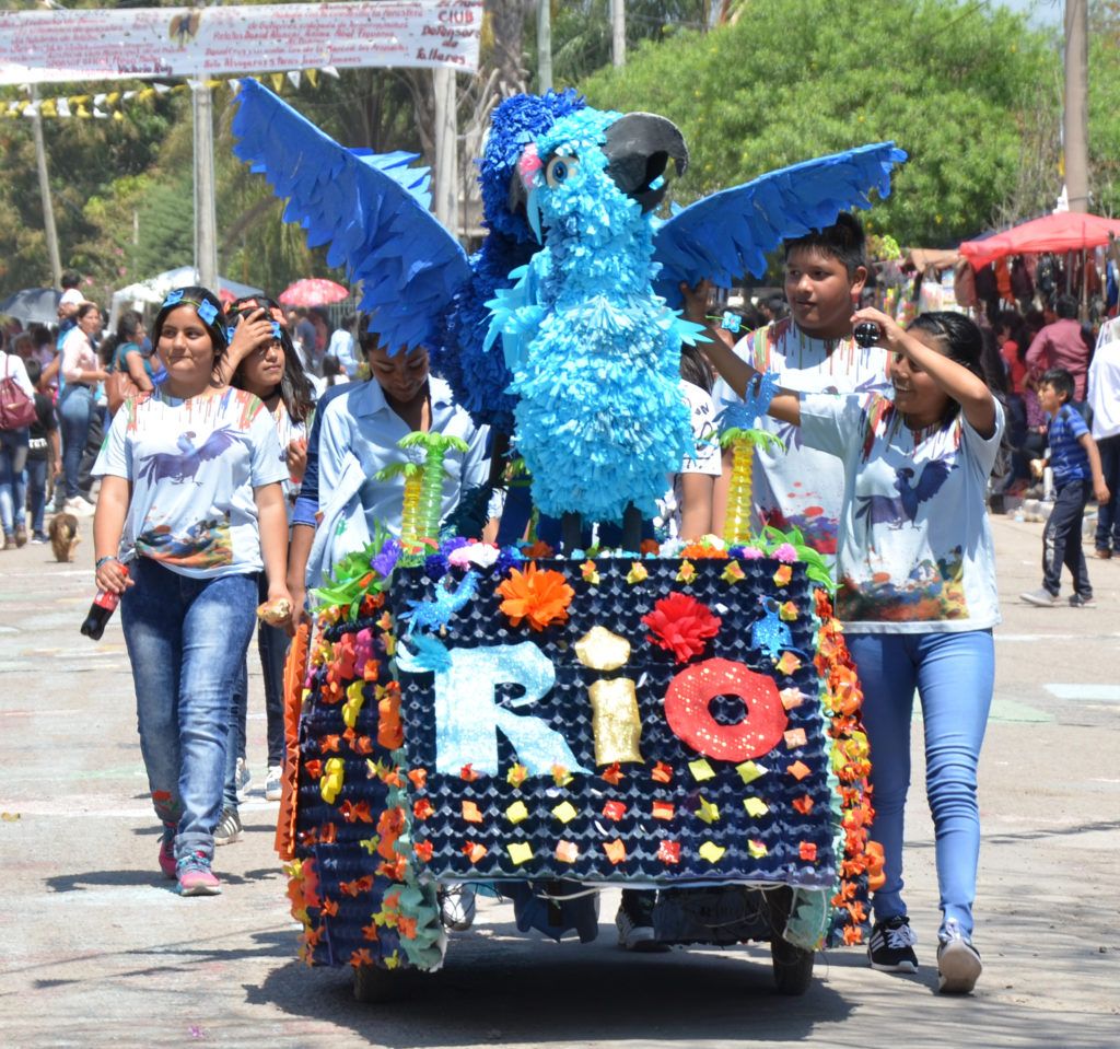 Las mini carrozas desfilaron en El Piquete