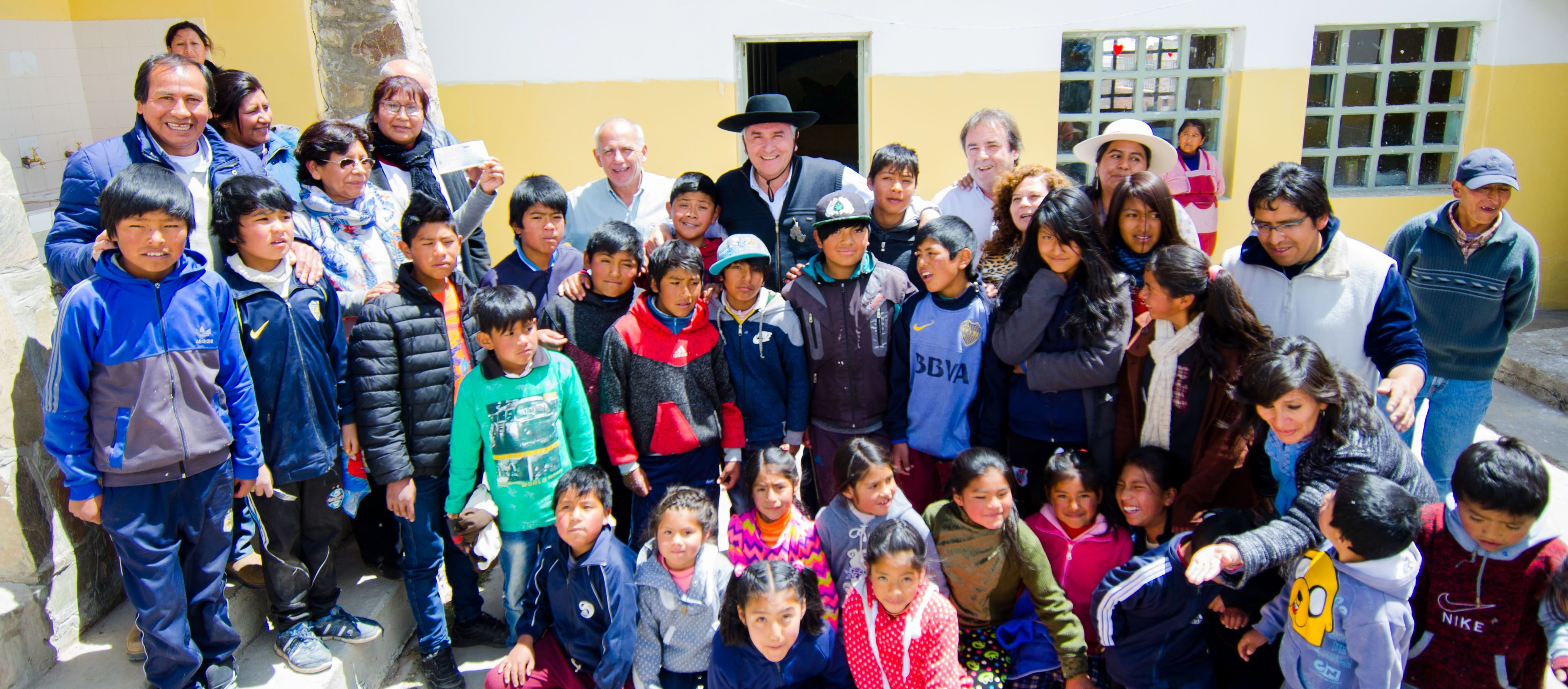 Gerardo Morales visito la escuela de El Condor