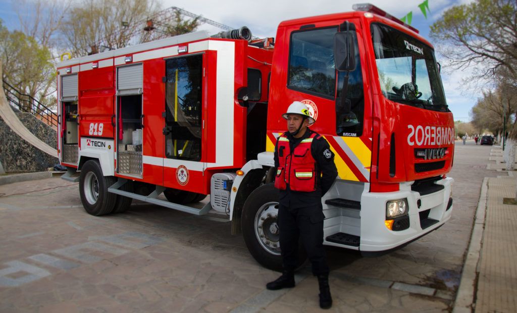 Gerardo Morales junto al ministro Ekel Meyer entregaron una nueva unidad de Autobomba al cuerpo de bomberos de La Quiaca