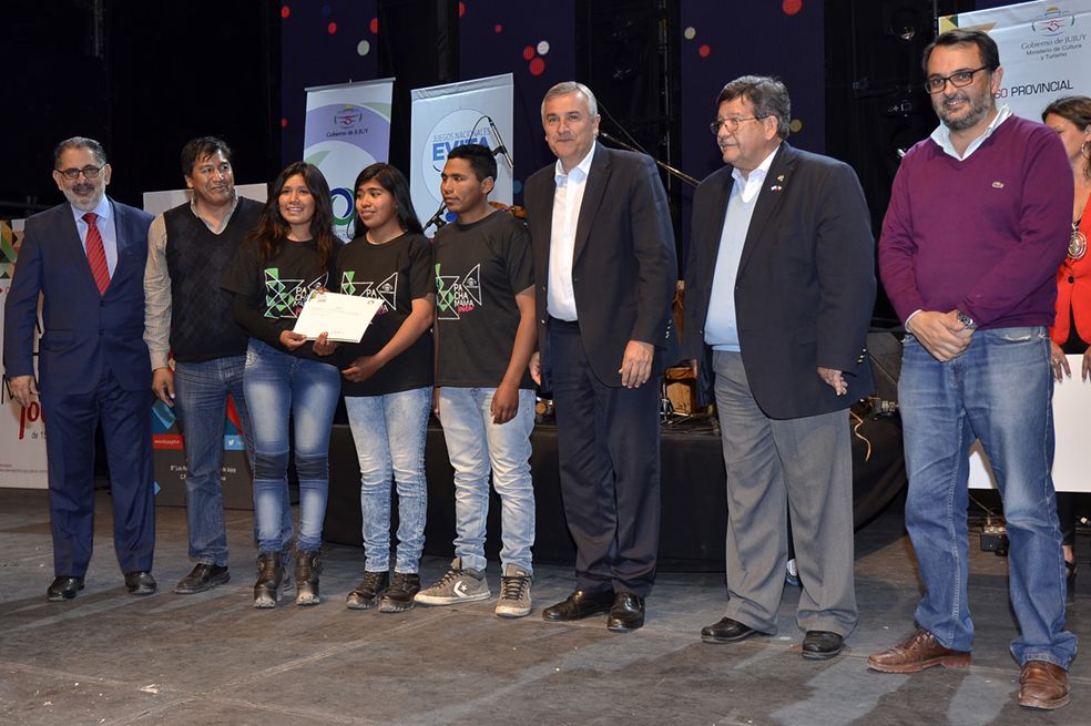 Morales entregó premios a ganadores de Concurso Pachamama Joven.
