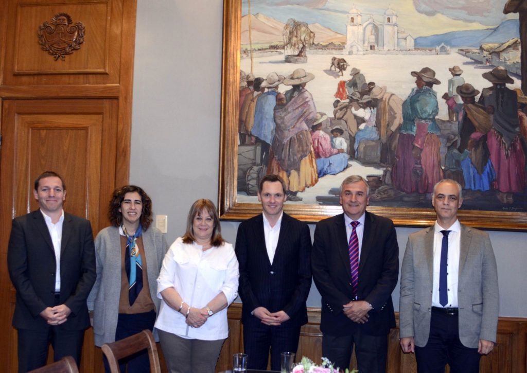 Gobernador Morales, Ministra Galfré, Roberto Benes y su equipo, tras la reunión mantenida en el Salón Fascio.
