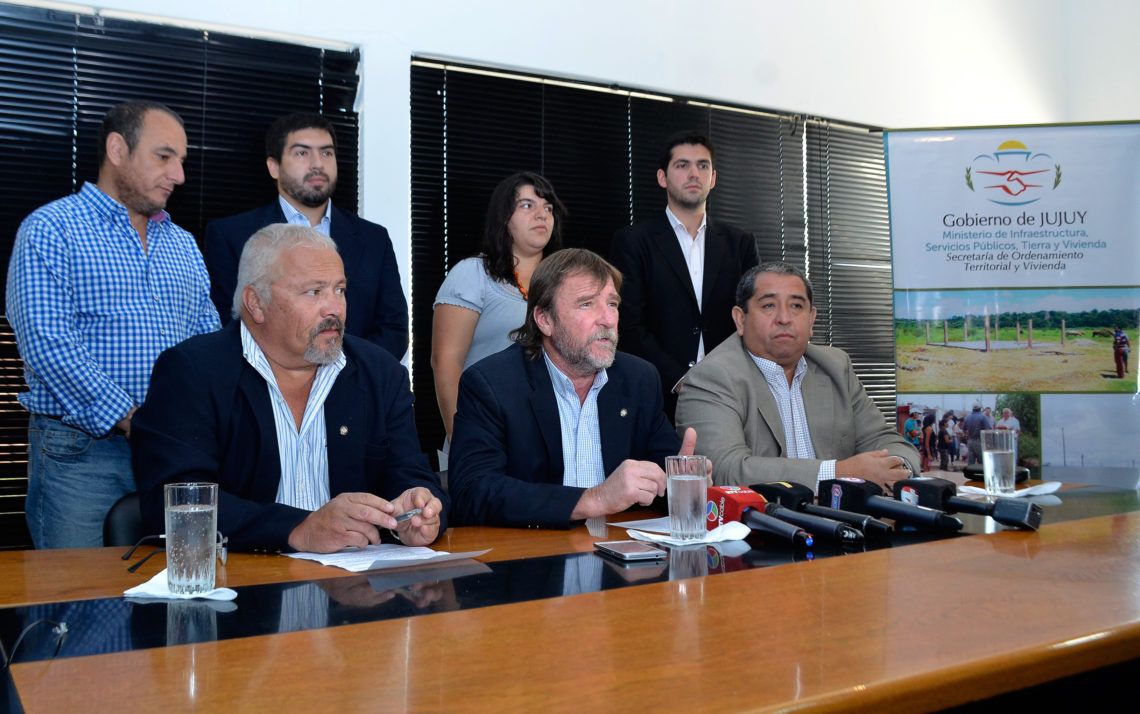 La Secretaría de Ordenamiento Territorial y Vivienda trabajan de acuerdo a la indicado por el ministro Rizzotti: es el Gobierno, exclusivamente, el que administra la tierra fiscal y la vivienda social.