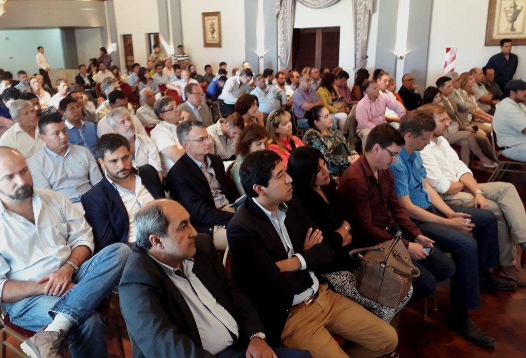 Empresarios y referentes oficiales acompañaron la presentación ministerial