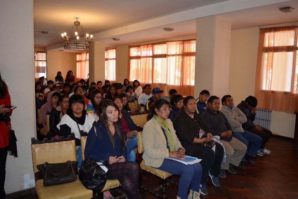 Importante asistencia al acto de lanzamiento. 