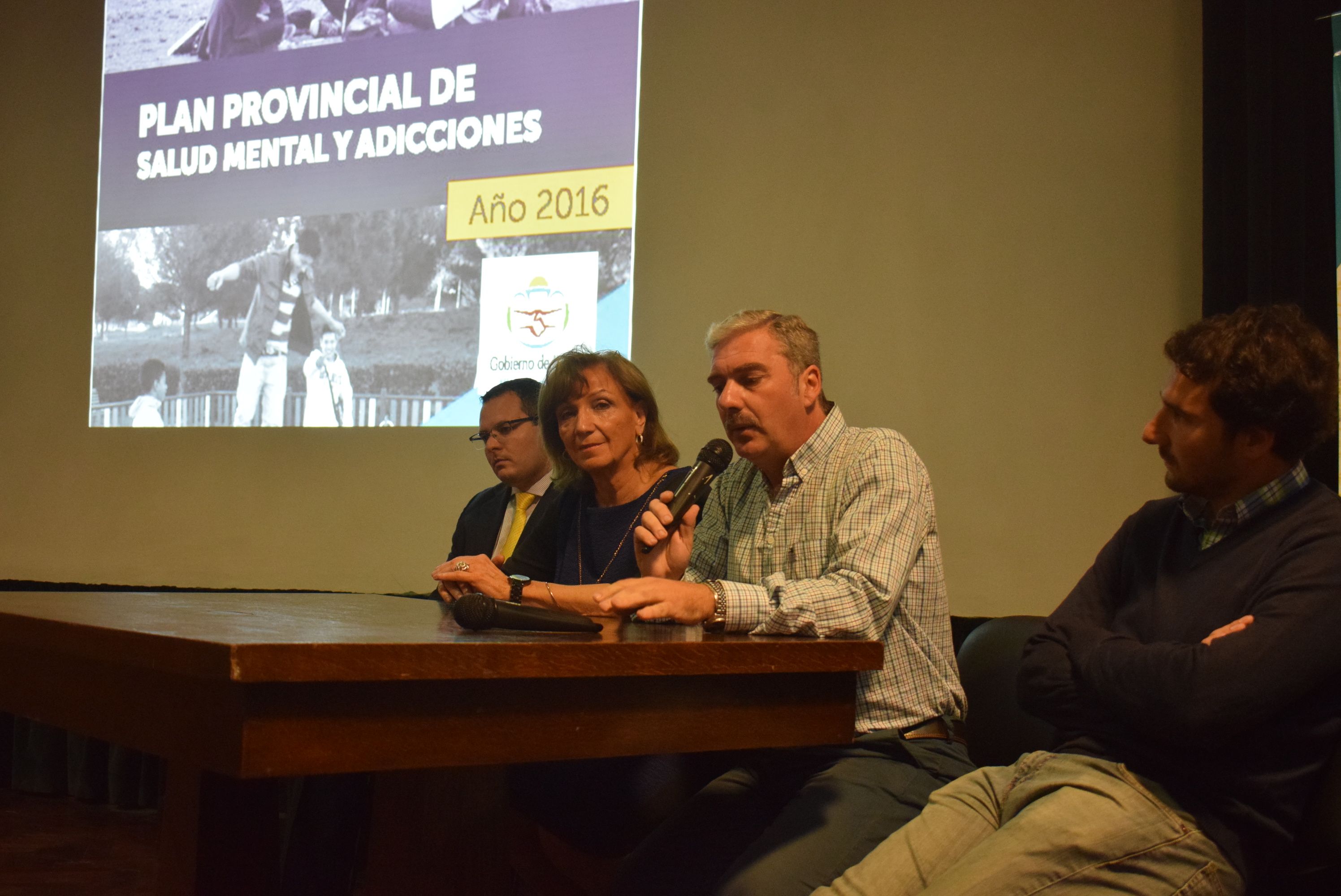 Secretario de Salud Mental y Adicciones, José Manzur junto a la Defensora General del Ministerio Público de la Defensa Civil, Susana Traillou de Cardozo y el Director de Adicciones, Agustín Yécora 
