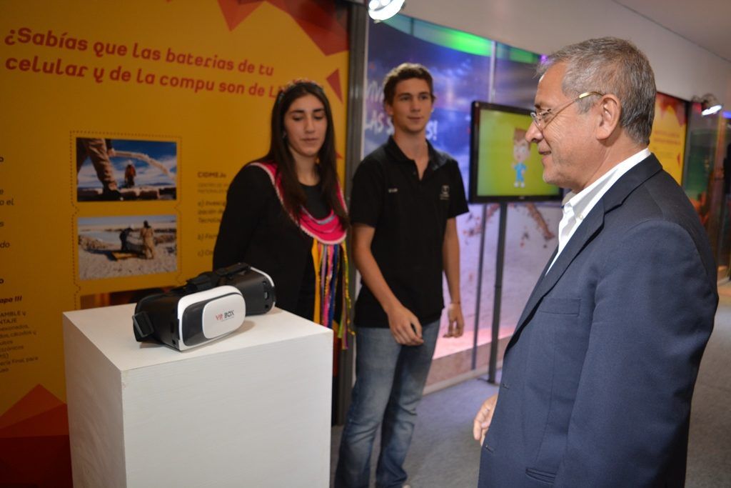 El ministro Abud Robles recorrió el imponente stand jujeño.