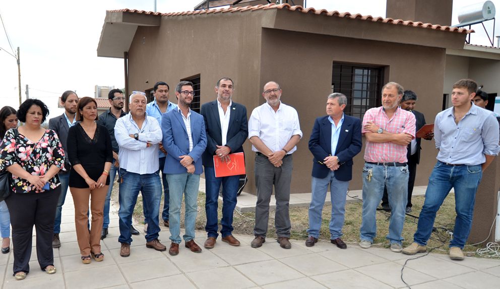 Autoridades que estuvieron presentes en el acto.