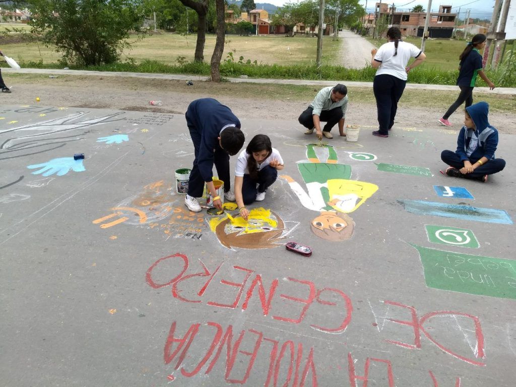 A través de pintadas, los alumnos se expresaron sobre la violencia de género.