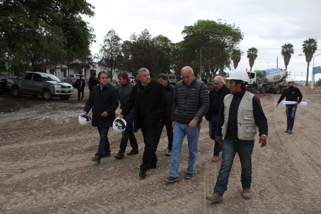 Gobernador Morales y funcionarios provinciales verifican el avance de la obra en Perico.