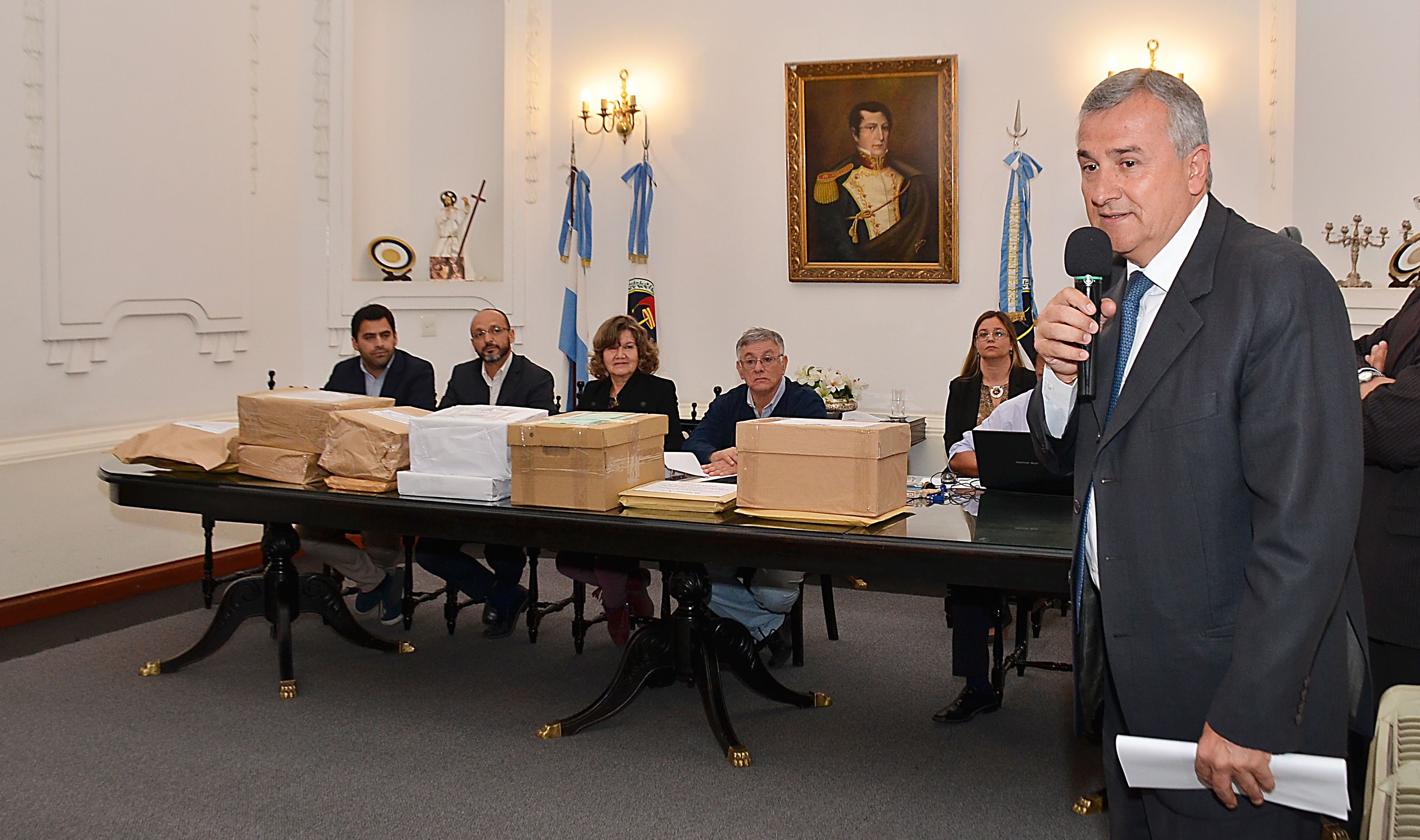 El Gobernador Gerardo Morales, apertura de sobres.